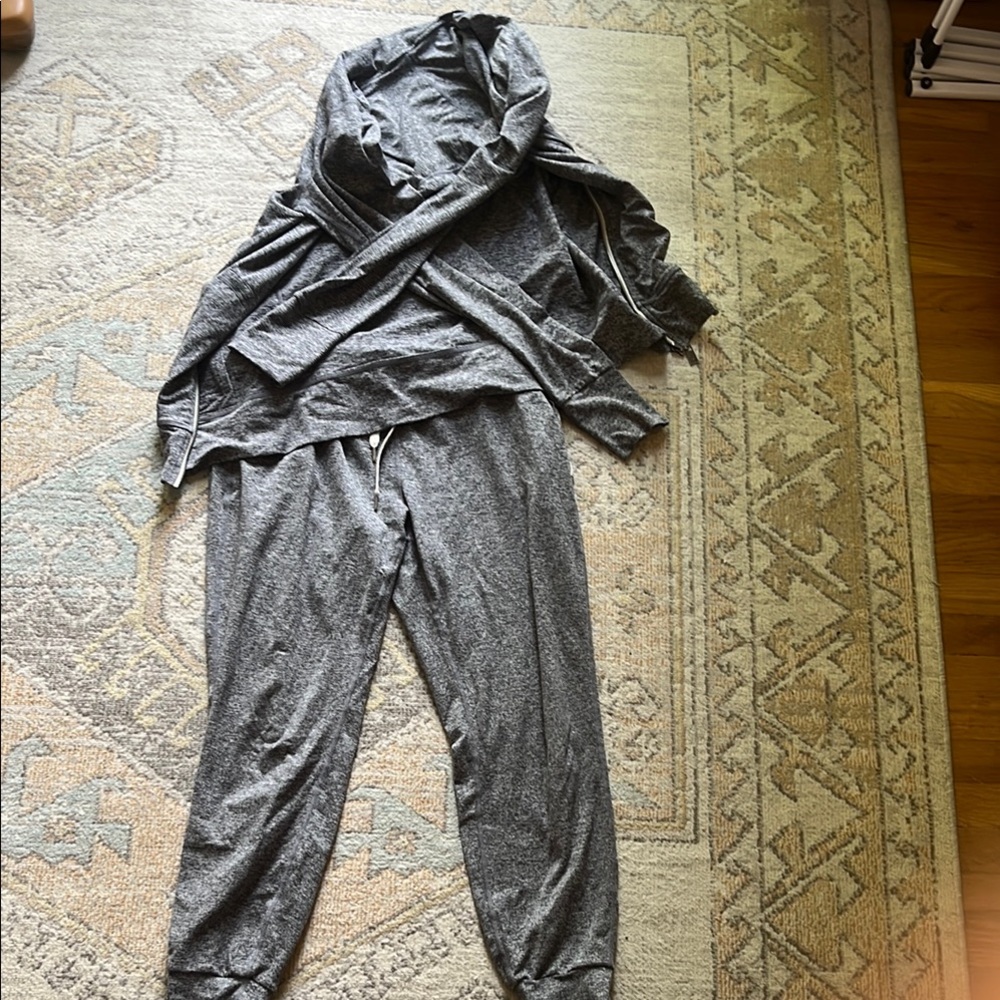Vuori heather gray sweat pant set size Sm